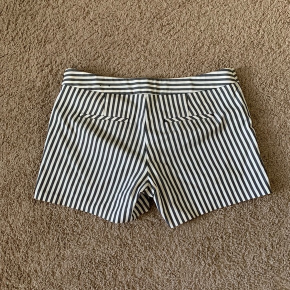 Express stripe mid-rise shorts - Picture 2 of 3